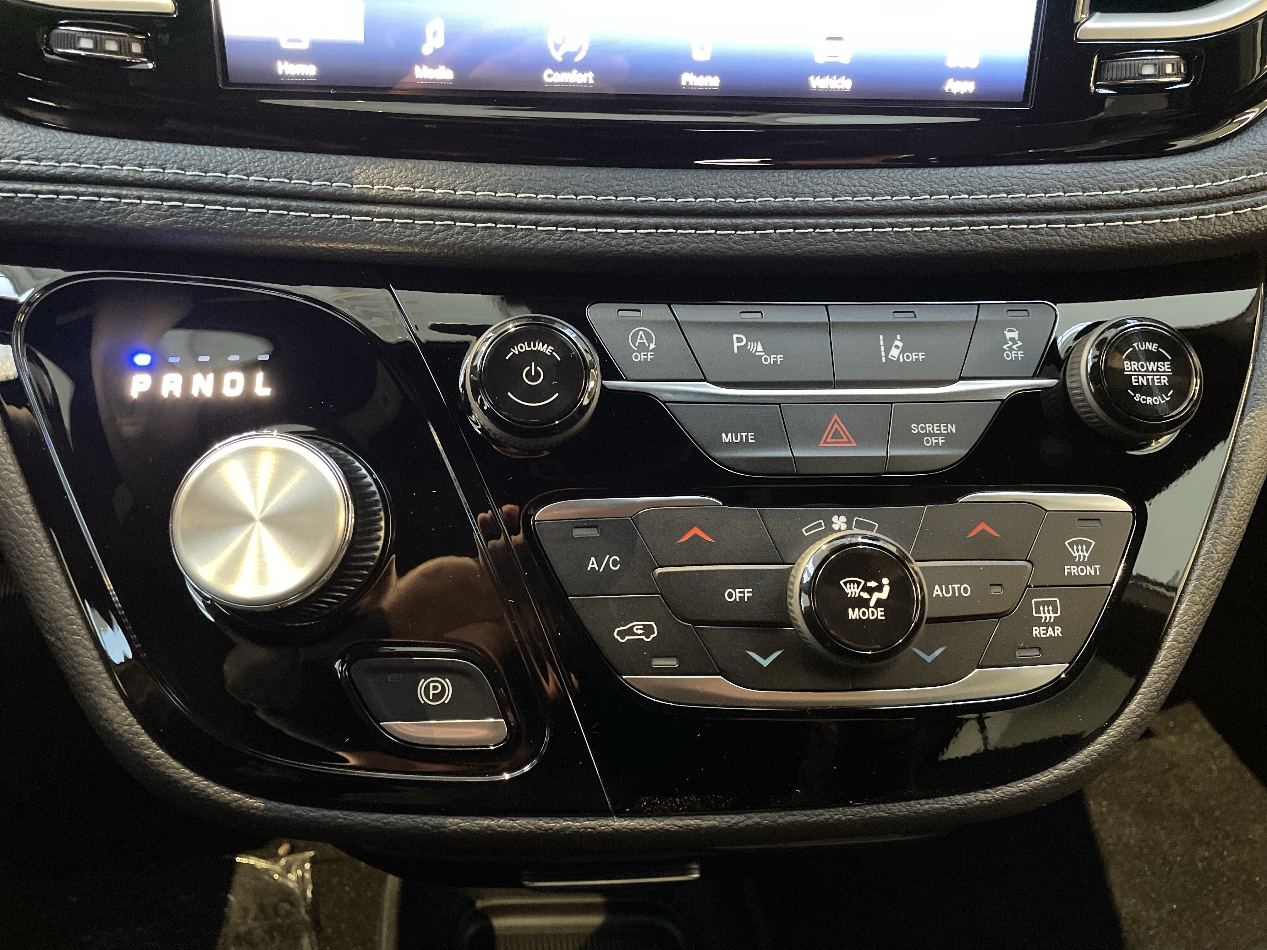Used 2026 Chrysler Pacifica Select FWD image 27