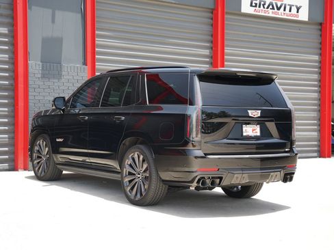 Used 2025 Cadillac Escalade V AWD/4WD image 14
