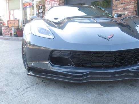 Used 2019 Chevrolet Corvette Z06 w/ Z07 Performance Package RWD image 4