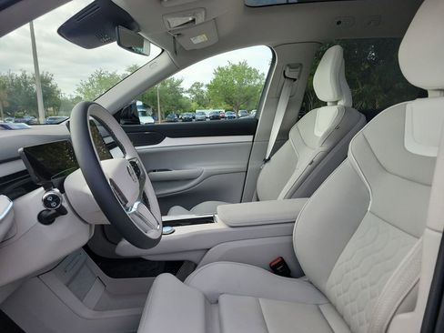 New 2025 Volvo EX90 Ultra image 9