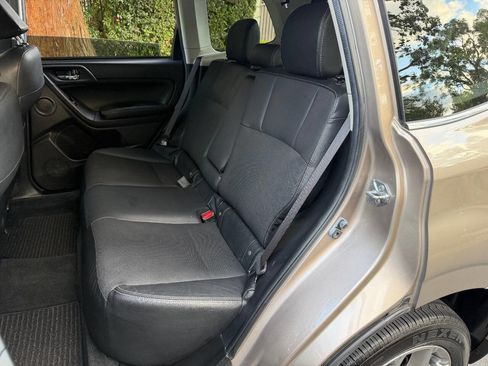 Used 2016 Subaru Forester 2.5i Touring w/ Eyesight & Navigation System image 18