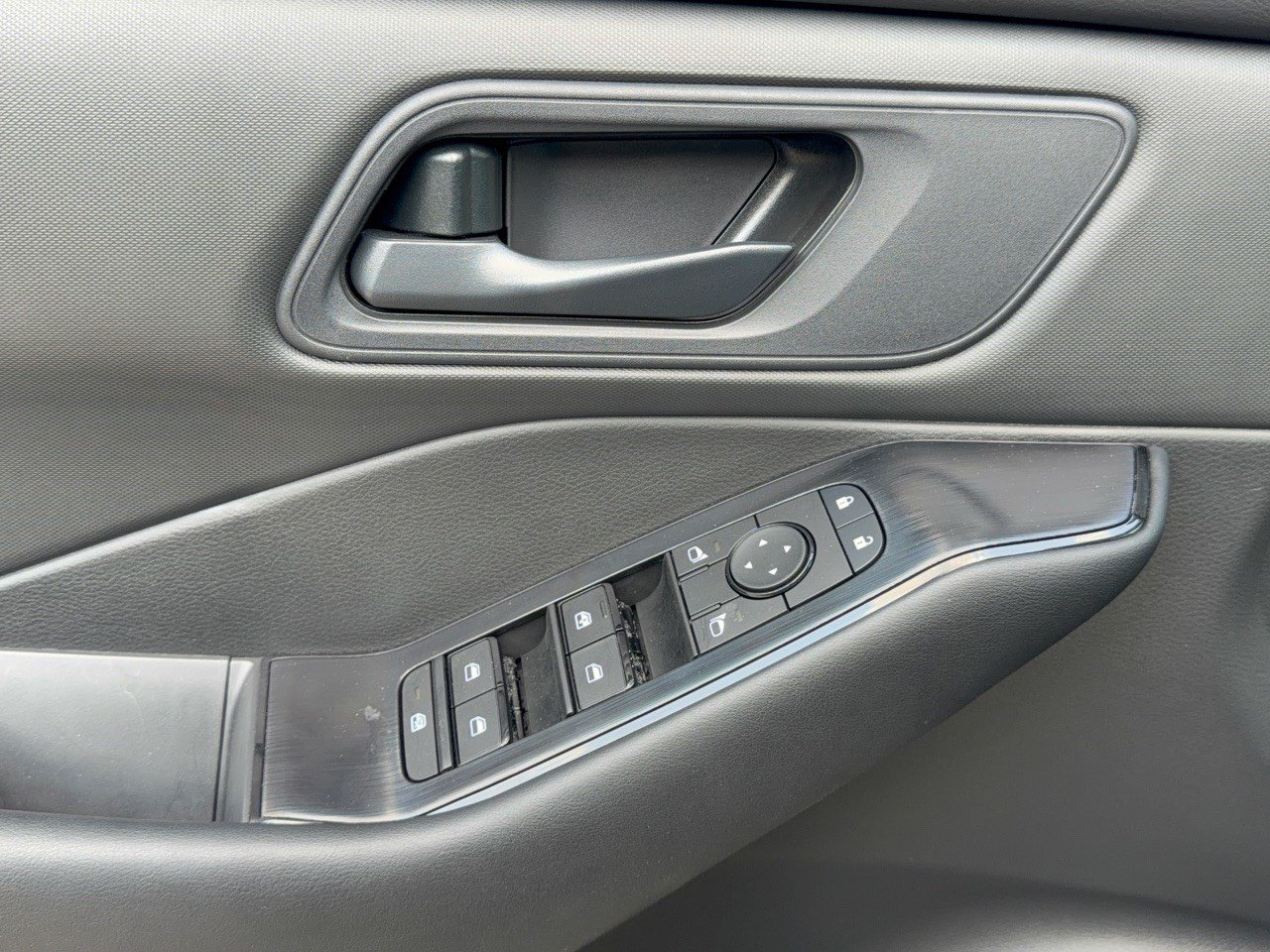 Used 2026 Nissan Rogue S AWD/4WD image 15