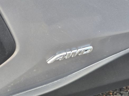 Used 2025 Toyota RAV4 XLE AWD/4WD image 12