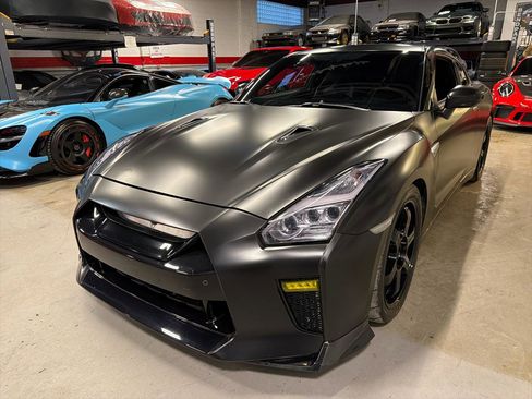 Used 2015 Nissan GT-R Black Edition image 11