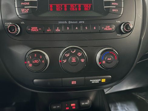 Used 2016 Kia Soul Base image 21