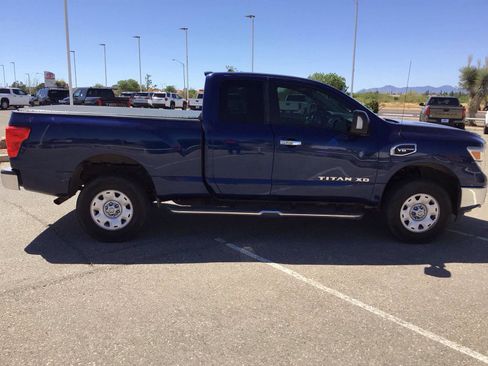 Used 2017 Nissan Titan SV AWD/4WD image 6