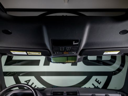 Used 2024 Land Rover Defender 110 X-Dynamic SE image 9