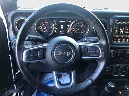 Used 2022 Jeep Wrangler Unlimited Sahara AWD/4WD image 17