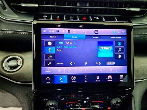 Used 2025 Jeep Grand Cherokee Limited AWD/4WD image 19
