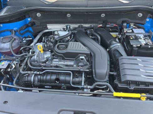 New 2025 Volkswagen Taos SE image 29