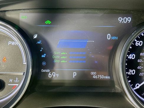 Used 2020 Toyota Camry XLE image 12