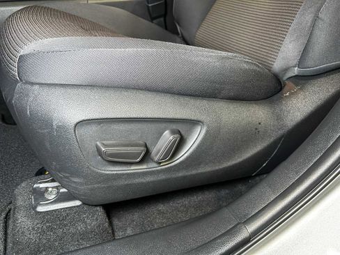 Used 2022 Toyota Highlander LE image 24