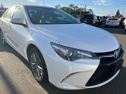Certified 2016 Toyota Camry SE image 3