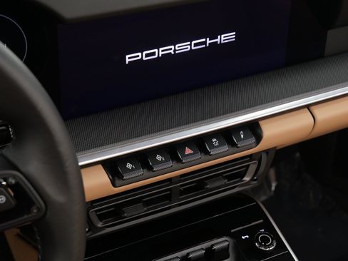 Used 2023 Porsche 911 Cabriolet AWD/4WD image 31