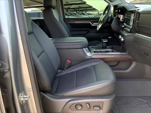 Used 2024 GMC Sierra 1500 SLT image 9