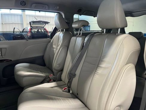 Used 2011 Toyota Sienna XLE FWD image 17