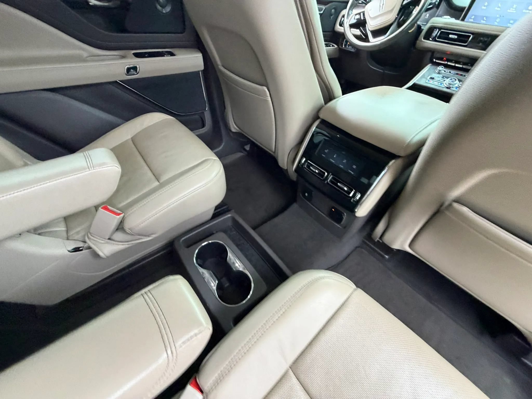 Used 2020 Lincoln Aviator Reserve w/ Elements Package Plus RWD image 31