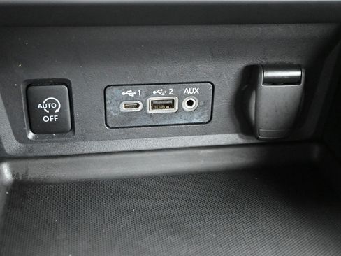 Used 2024 Nissan Sentra SV FWD image 16