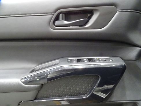 Used 2024 Nissan Pathfinder SV image 17