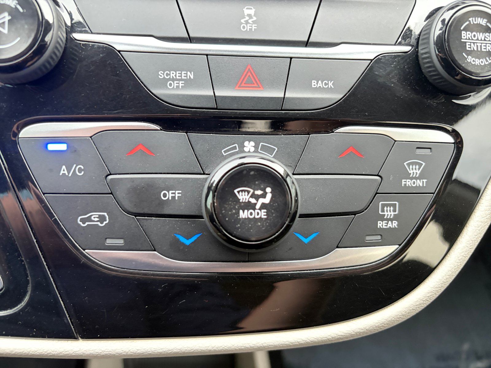 Used 2017 Chrysler Pacifica Touring w/ Tire & Wheel Group FWD image 24