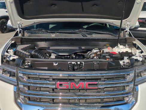 Used 2023 GMC Acadia SLT image 17