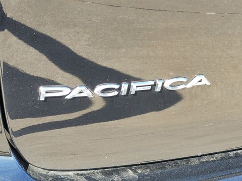 New 2025 Chrysler Pacifica Select image 6
