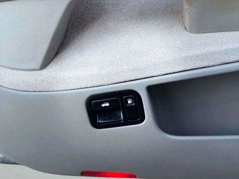 Used 2004 Nissan Maxima 3.5 SE w/ Premium Audio Pkg image 16