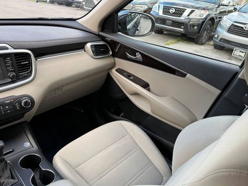 Used 2019 Kia Sorento FWD image 38