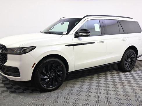 New 2026 Lincoln Navigator Reserve AWD/4WD image 2