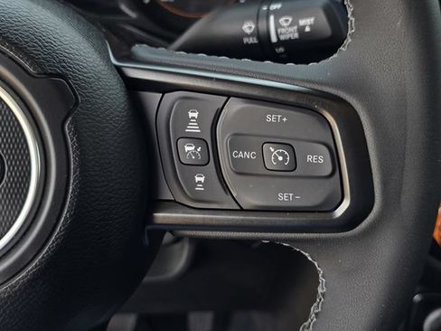 Used 2025 Jeep Gladiator Mojave w/ Convenience Group AWD/4WD image 21
