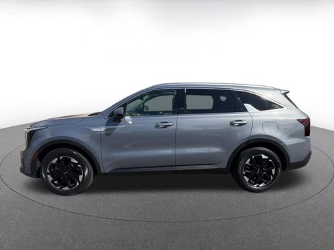Used 2024 Kia Sorento S image 9
