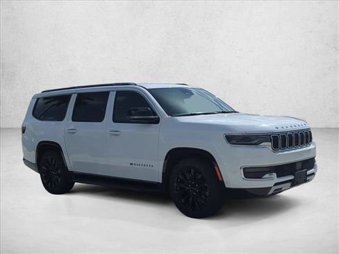 Used 2023 Jeep Wagoneer L Series II AWD/4WD image 3