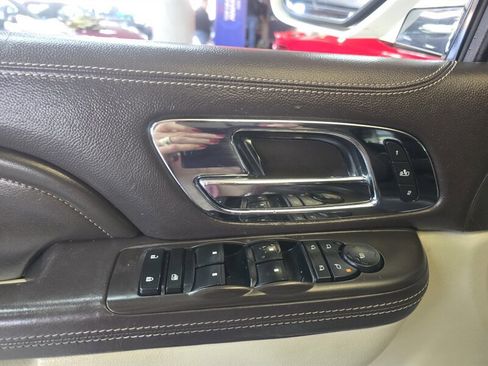 Used 2012 Cadillac Escalade Platinum image 24