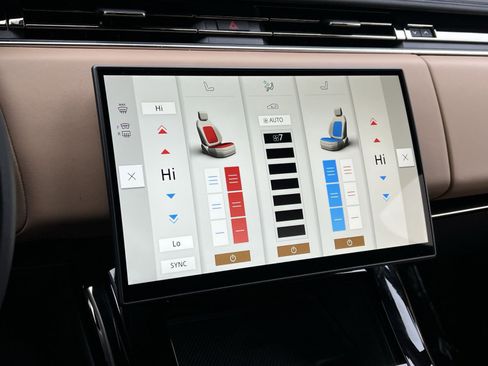 Used 2025 Land Rover Range Rover Sport SE image 32