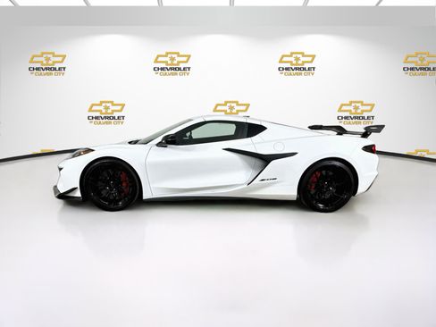Used 2025 Chevrolet Corvette Z06 w/ Z07 Performance Package RWD image 5