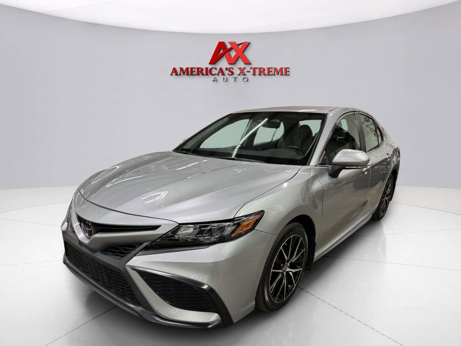 Used 2023 Toyota Camry SE AWD/4WD image 1