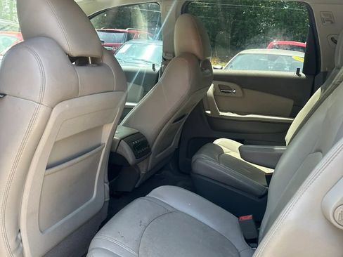 Used 2011 Chevrolet Traverse LT w/ LPO, 'HIT The Road' Package FWD image 10