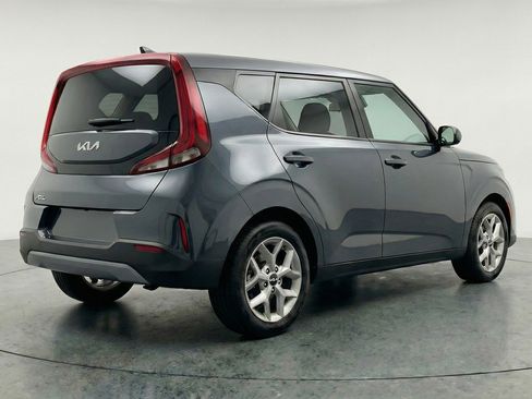 Used 2025 Kia Soul LX w/ LX Technology Package FWD image 9