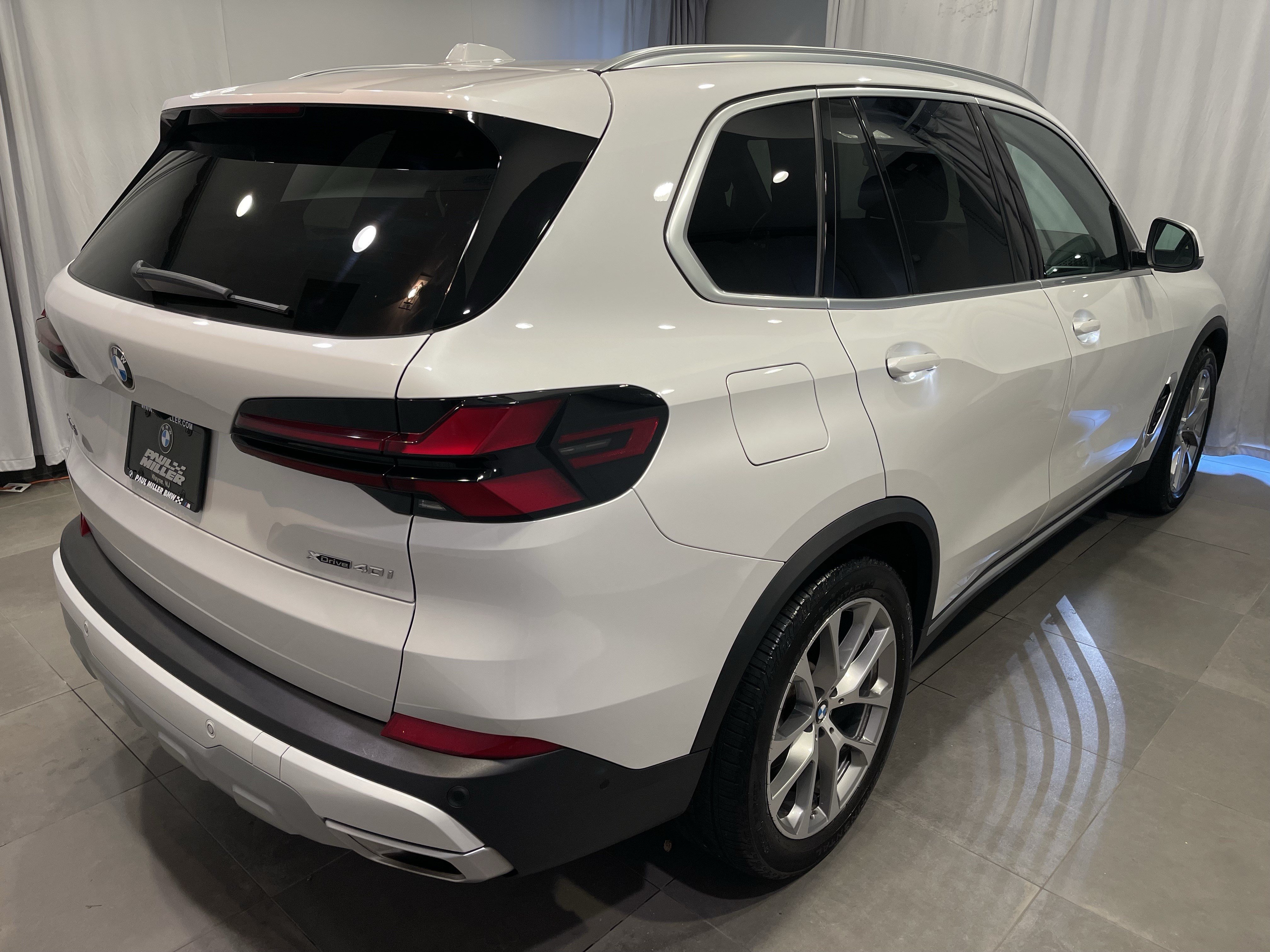 Certified 2024 BMW X5 xDrive40i w/ Parking Assistance Package AWD/4WD image 6