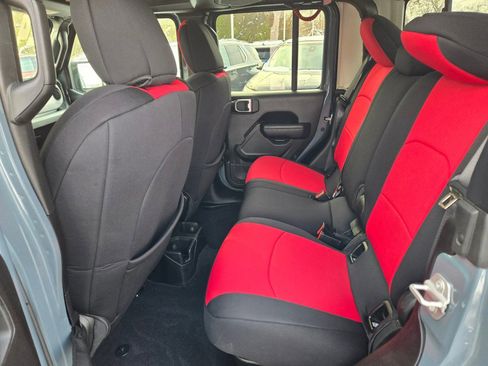 Used 2024 Jeep Gladiator Willys image 15