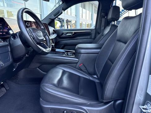 Used 2025 Chevrolet Suburban Z71 AWD/4WD image 9
