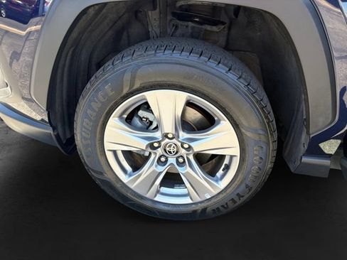 Used 2022 Toyota RAV4 XLE w/ Convenience Package FWD image 11