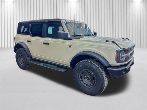 New 2025 Ford Bronco Badlands w/ Sasquatch Package image 2