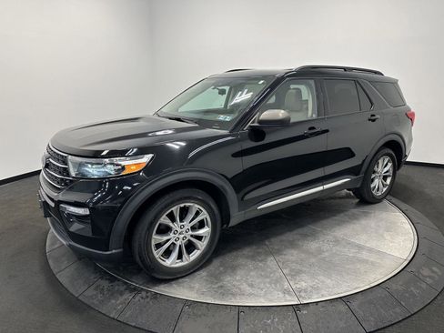 Used 2021 Ford Explorer XLT w/ Equipment Group 202A image 4