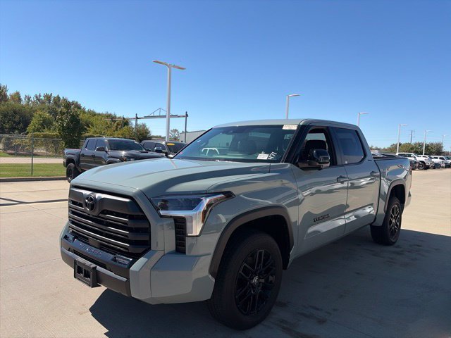 Used 2025 Toyota Tundra Limited AWD/4WD image 3