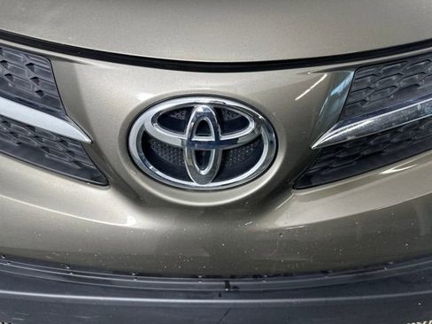 Used 2015 Toyota RAV4 LE image 9