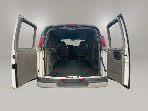 Used 2001 Chevrolet Express 2500 Passenger RWD image 27