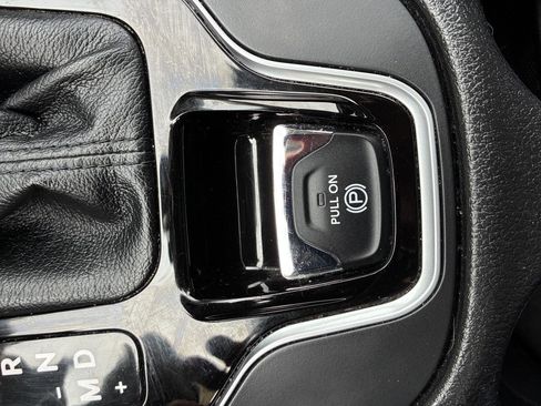 Used 2021 Jeep Cherokee Limited image 33