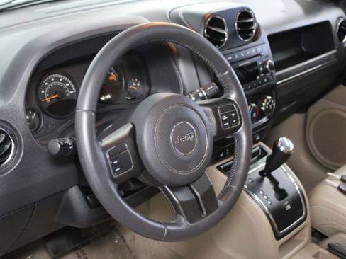 Used 2016 Jeep Patriot High Altitude FWD image 13