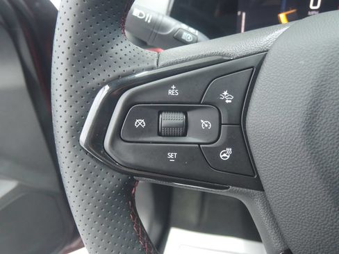 Used 2025 Chevrolet Trax RS FWD image 14